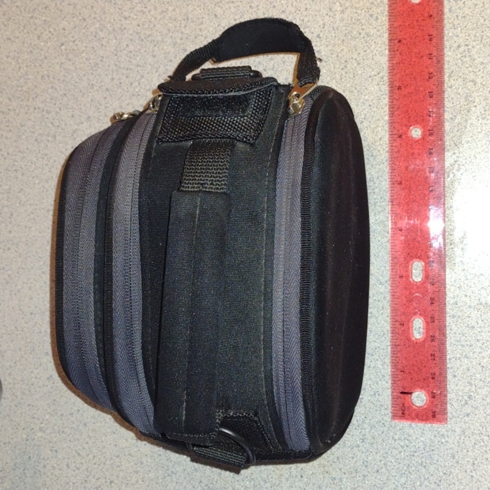 Kenneth Cole Compact Camera Case - Picture 4 of 6